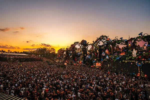 Tomorrowland estreia edição na Tailândia com Martin Garrix e Swedish House Mafia