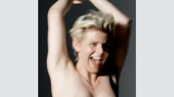 Robyn lança Sexistential e conquista aclamação universal com o nono álbum