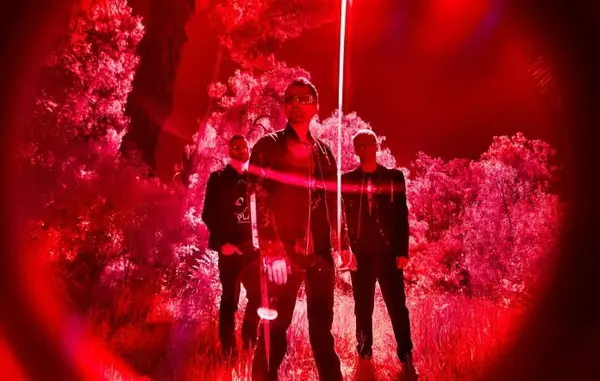 Muse lanca The Wow! Signal, disco de ficcao cientifica com Ellie Goulding