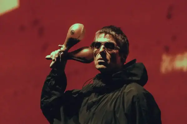 Liam Gallagher descarta novo álbum do Oasis, mas indica shows em 2027
